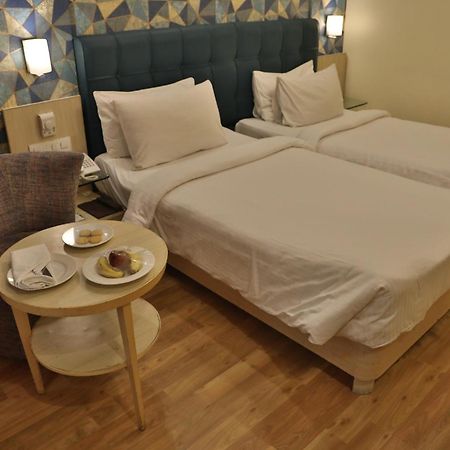 Sarovar Portico Naraina, Hotel Ню Делхи Екстериор снимка
