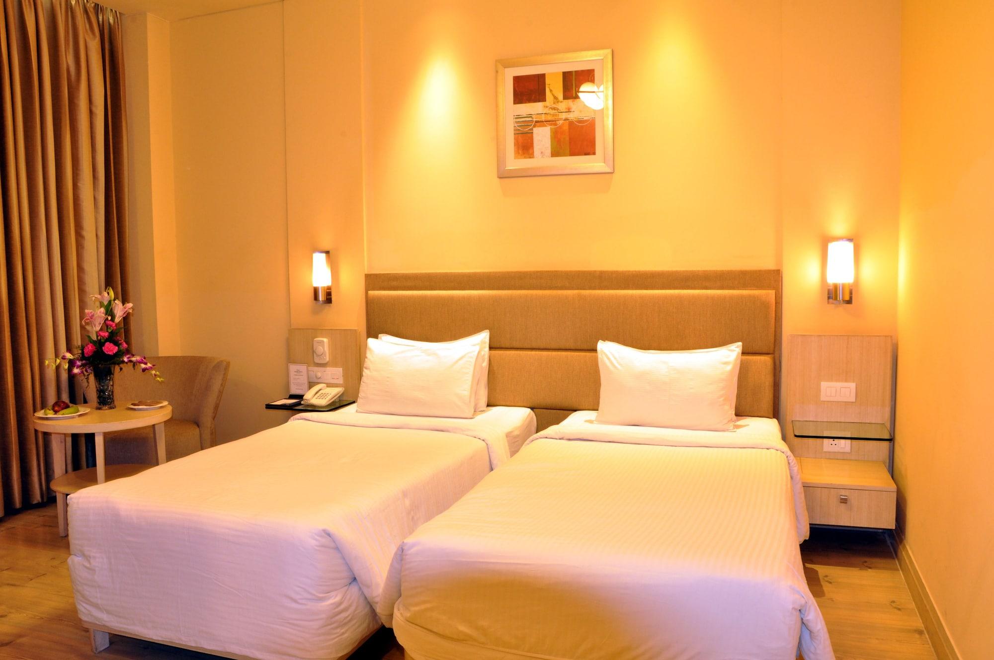 Sarovar Portico Naraina, Hotel Ню Делхи Екстериор снимка