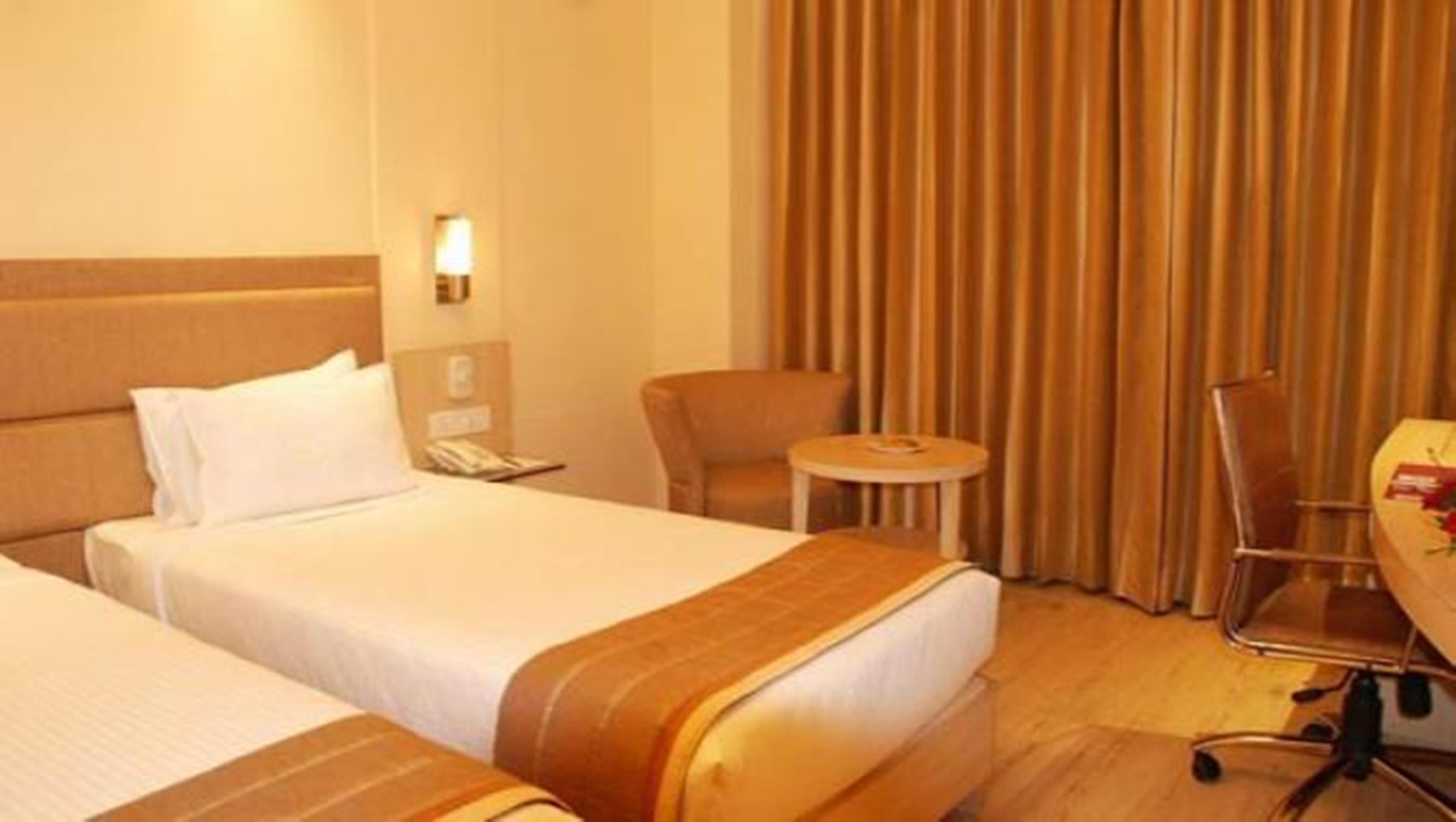 Sarovar Portico Naraina, Hotel Ню Делхи Екстериор снимка