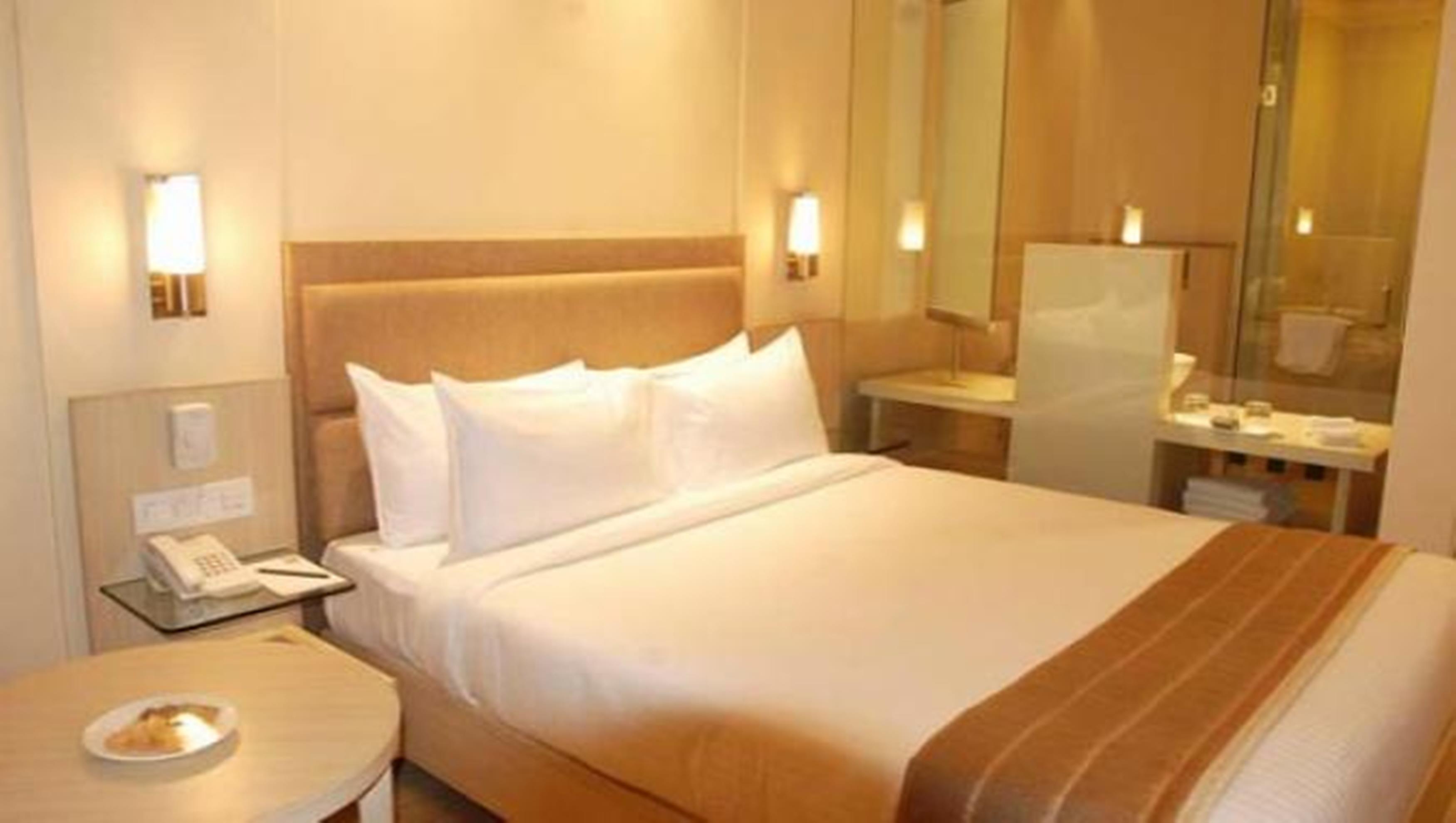 Sarovar Portico Naraina, Hotel Ню Делхи Екстериор снимка