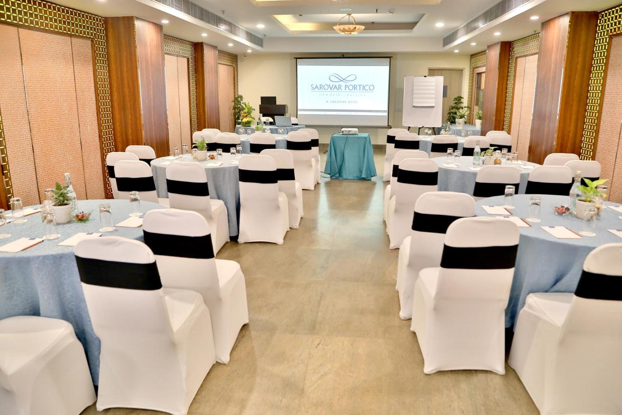Sarovar Portico Naraina, Hotel Ню Делхи Екстериор снимка