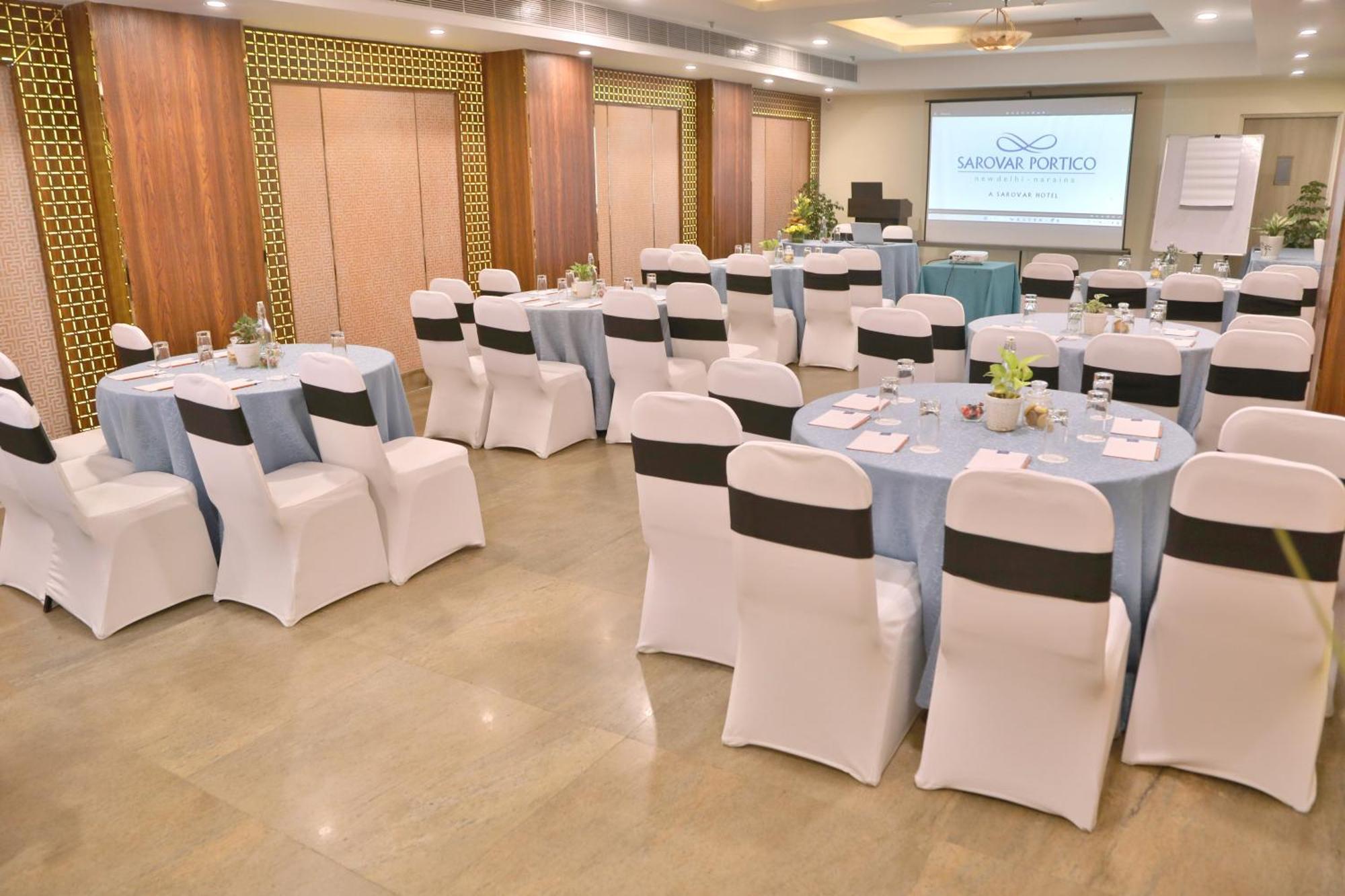 Sarovar Portico Naraina, Hotel Ню Делхи Екстериор снимка