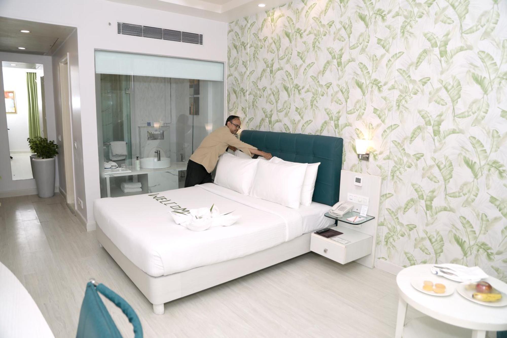 Sarovar Portico Naraina, Hotel Ню Делхи Екстериор снимка