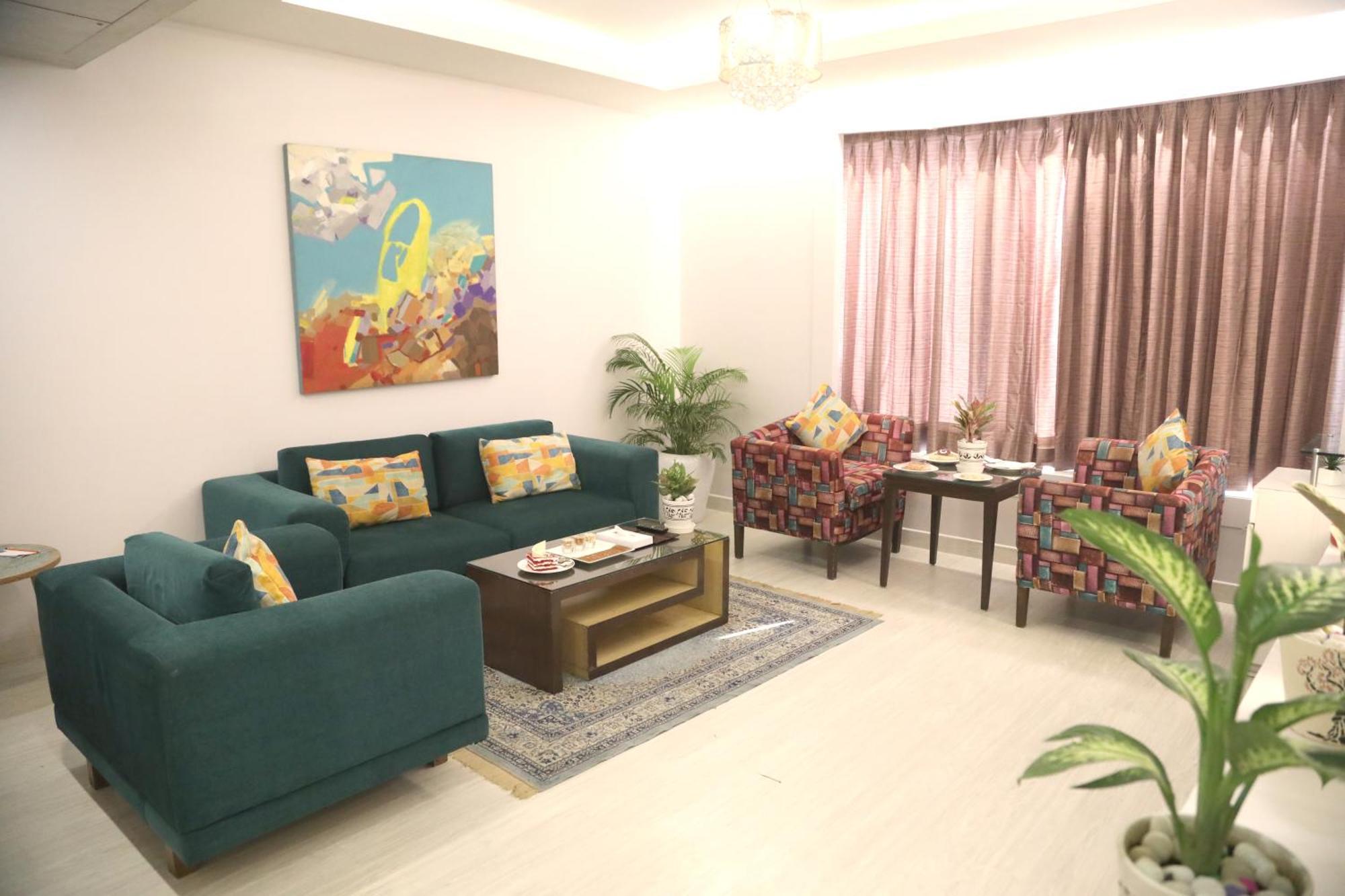 Sarovar Portico Naraina, Hotel Ню Делхи Екстериор снимка