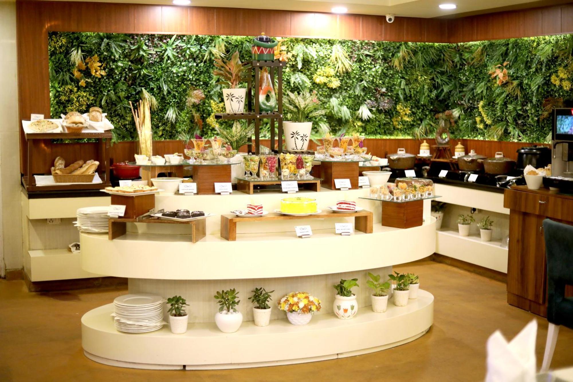 Sarovar Portico Naraina, Hotel Ню Делхи Екстериор снимка