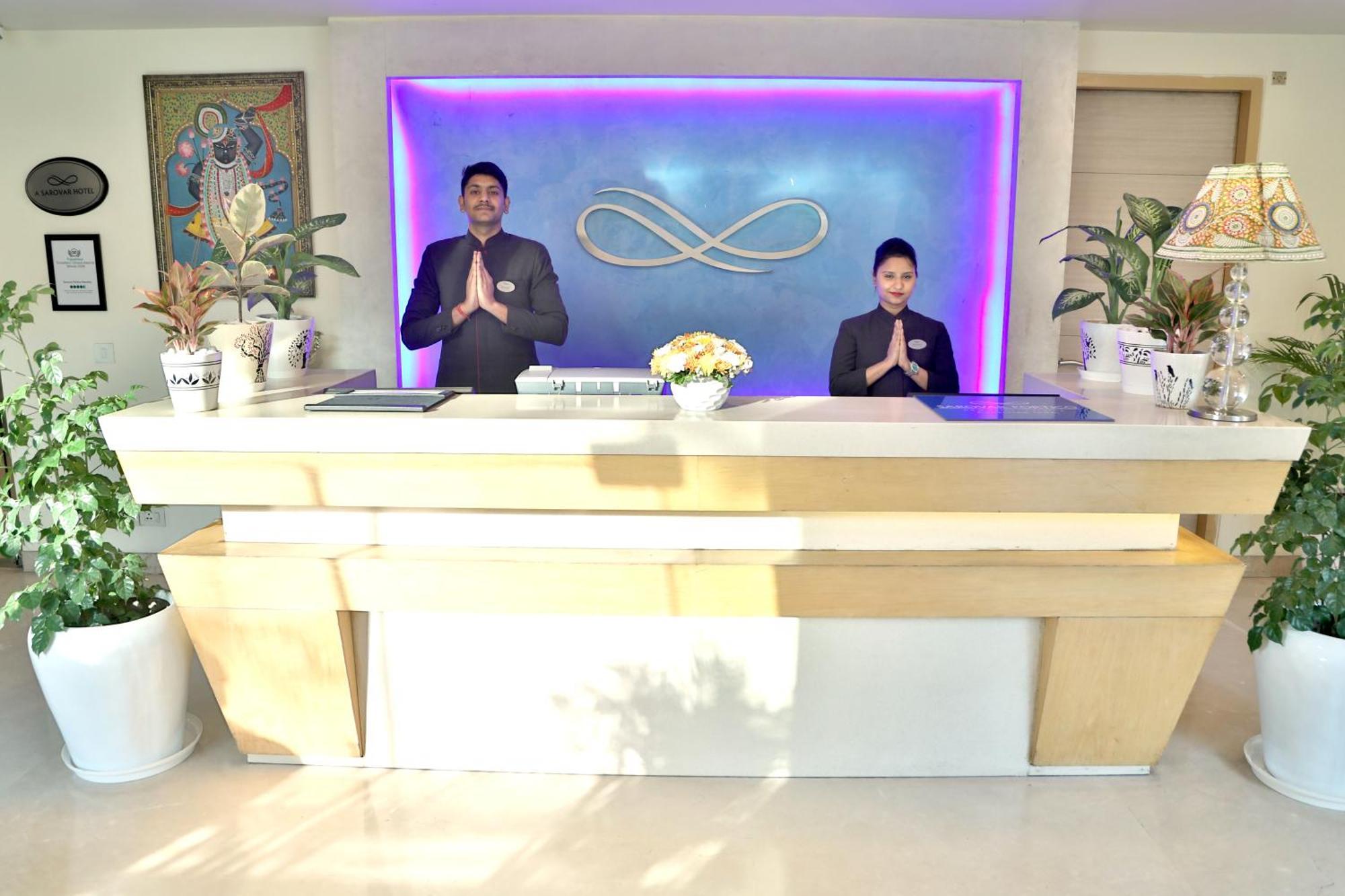 Sarovar Portico Naraina, Hotel Ню Делхи Екстериор снимка