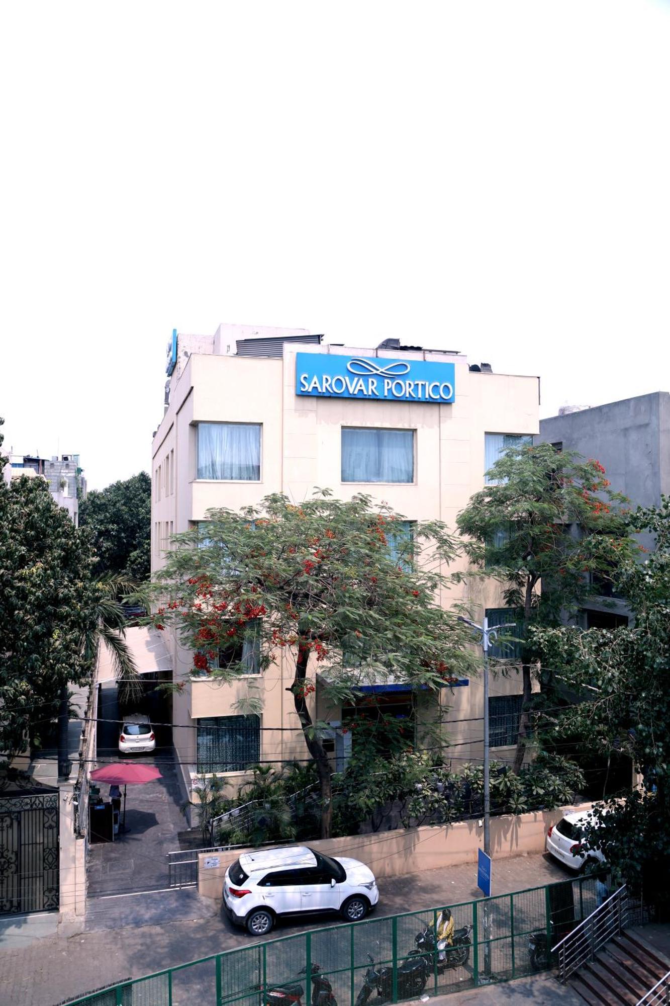 Sarovar Portico Naraina, Hotel Ню Делхи Екстериор снимка