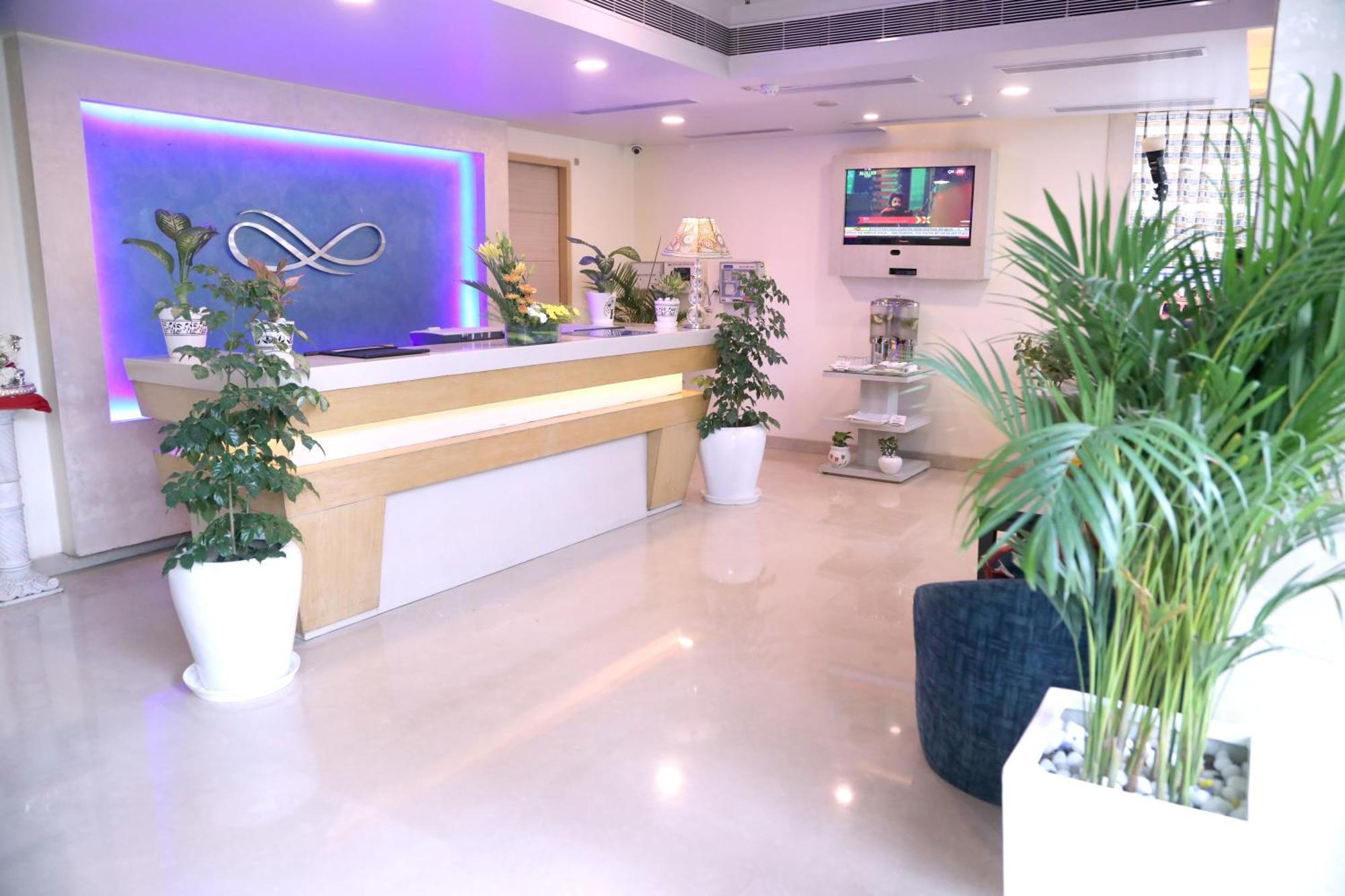 Sarovar Portico Naraina, Hotel Ню Делхи Екстериор снимка