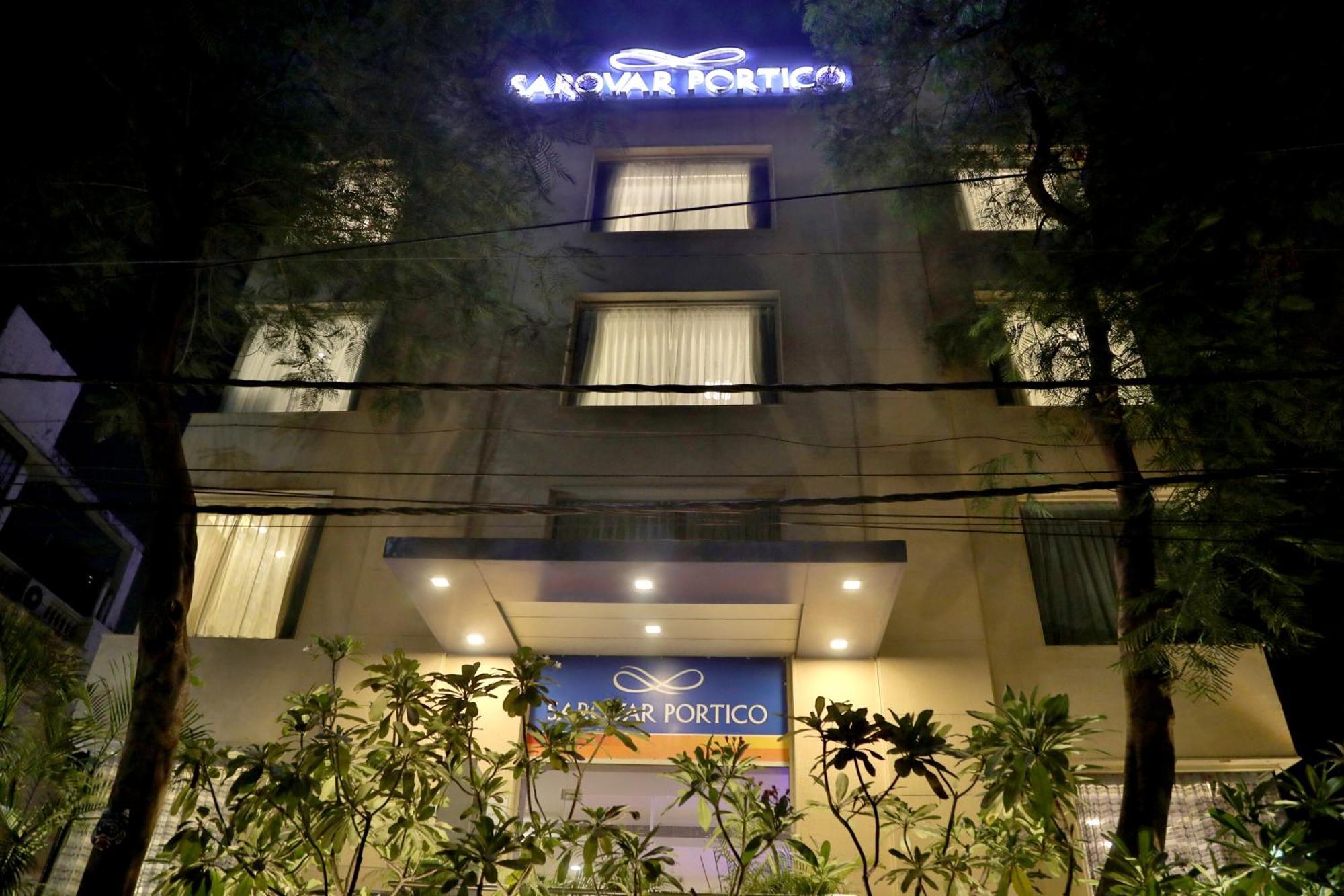 Sarovar Portico Naraina, Hotel Ню Делхи Екстериор снимка