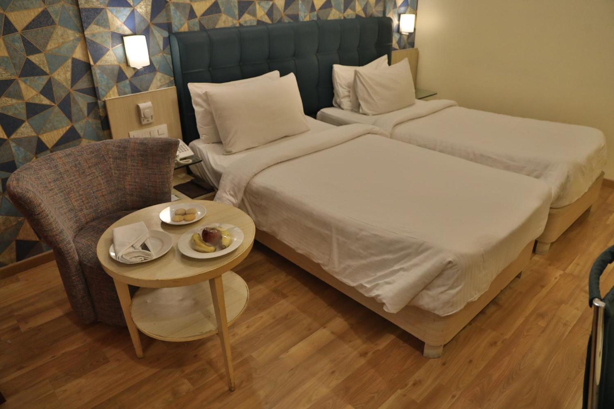 Sarovar Portico Naraina, Hotel Ню Делхи Екстериор снимка