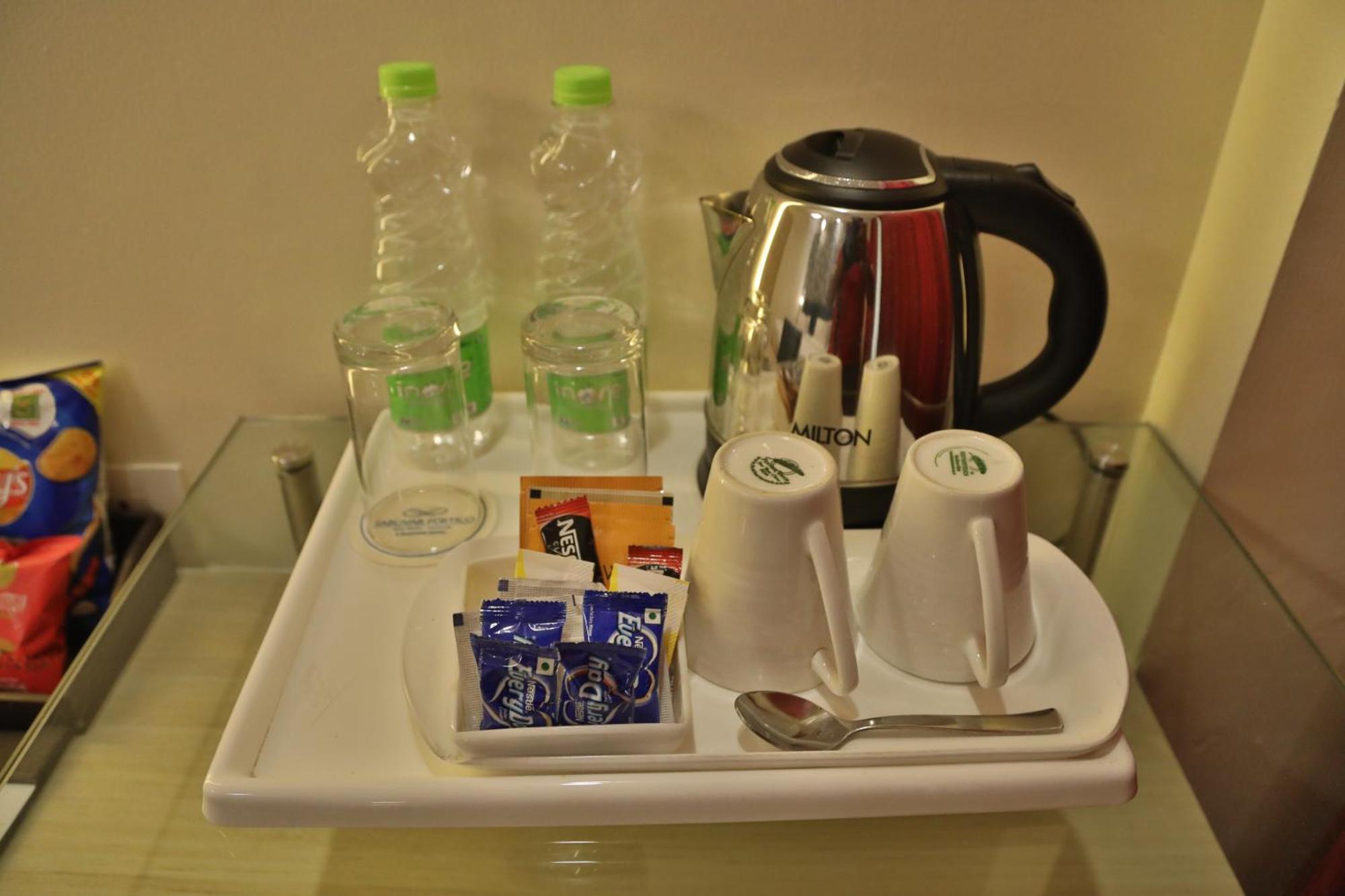 Sarovar Portico Naraina, Hotel Ню Делхи Екстериор снимка
