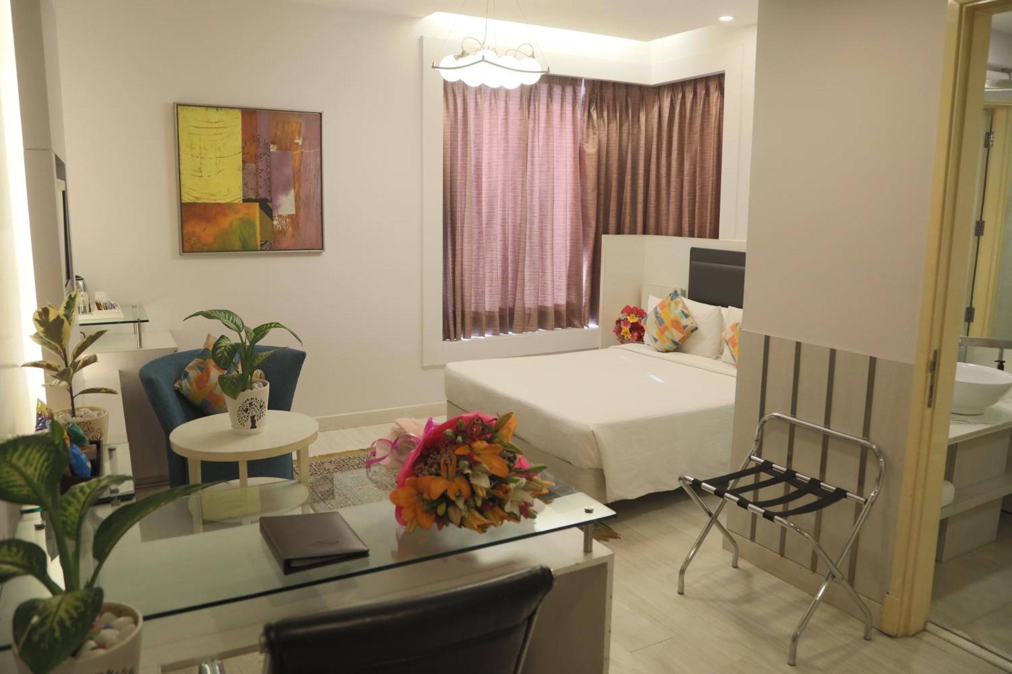 Sarovar Portico Naraina, Hotel Ню Делхи Екстериор снимка