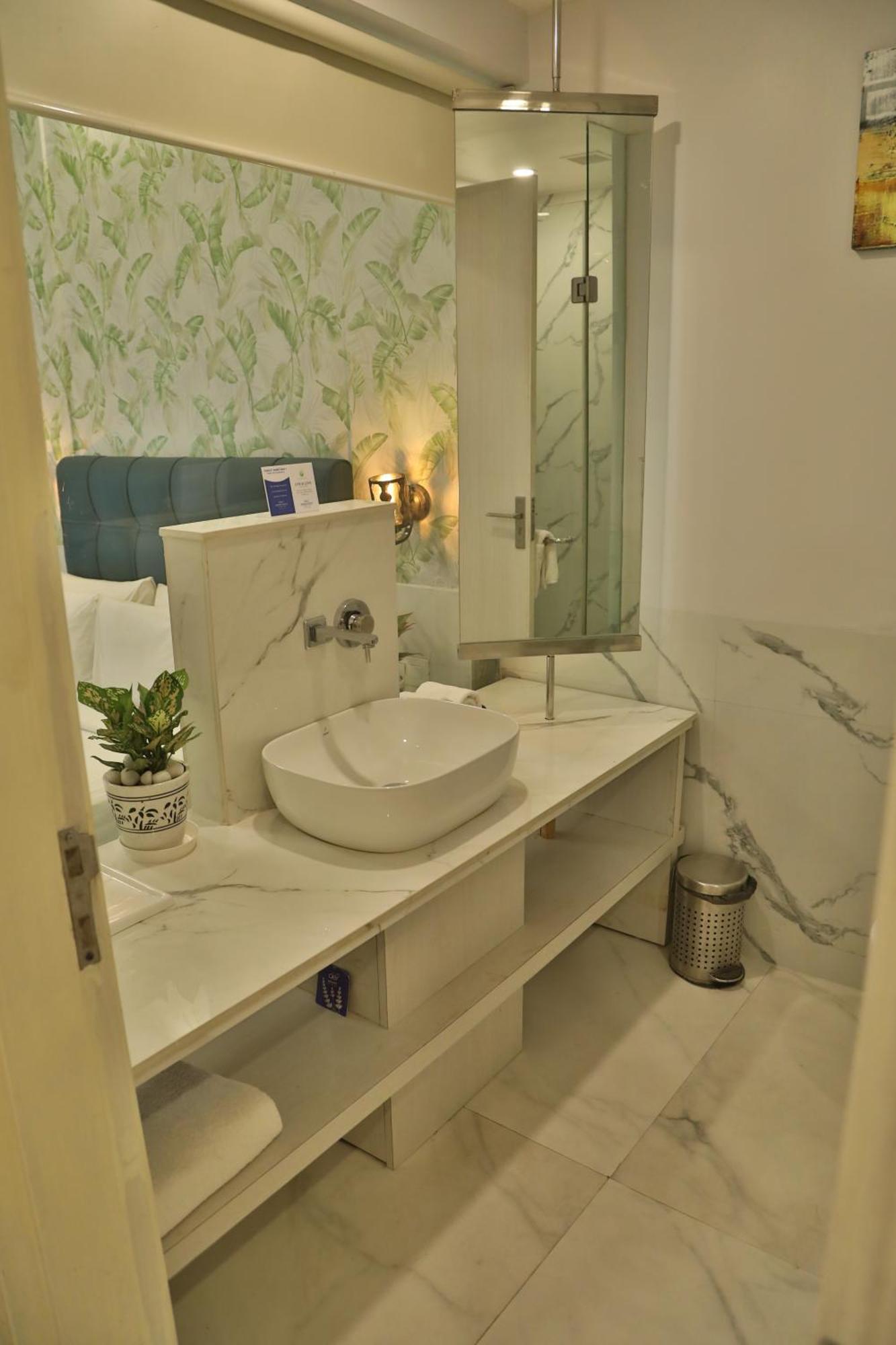 Sarovar Portico Naraina, Hotel Ню Делхи Екстериор снимка
