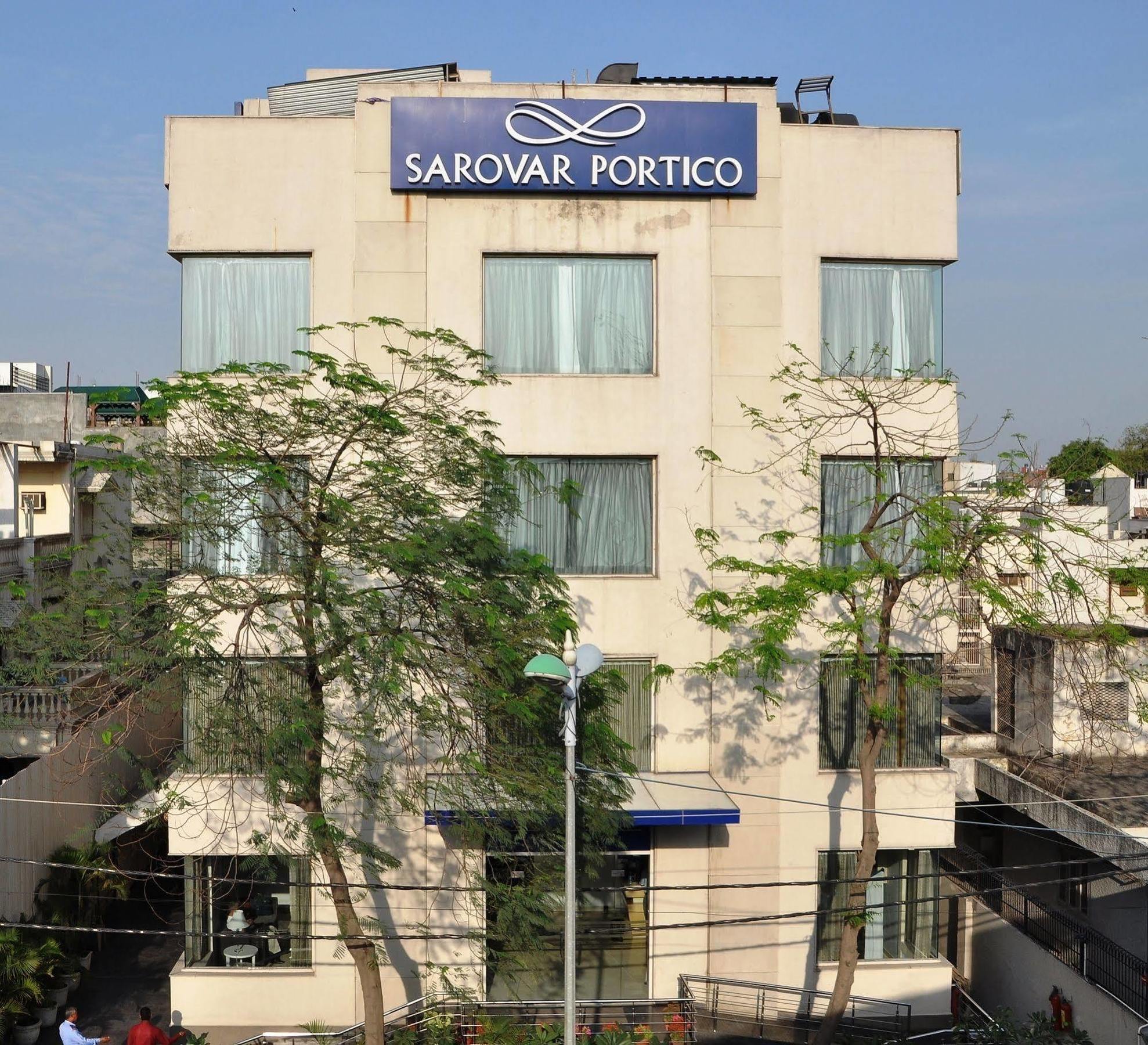 Sarovar Portico Naraina, Hotel Ню Делхи Екстериор снимка