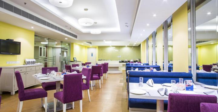 Sarovar Portico Naraina, Hotel Ню Делхи Екстериор снимка