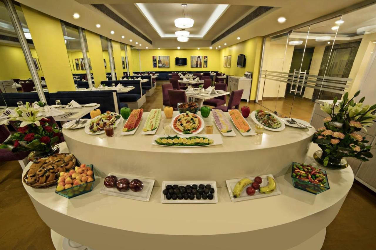Sarovar Portico Naraina, Hotel Ню Делхи Екстериор снимка
